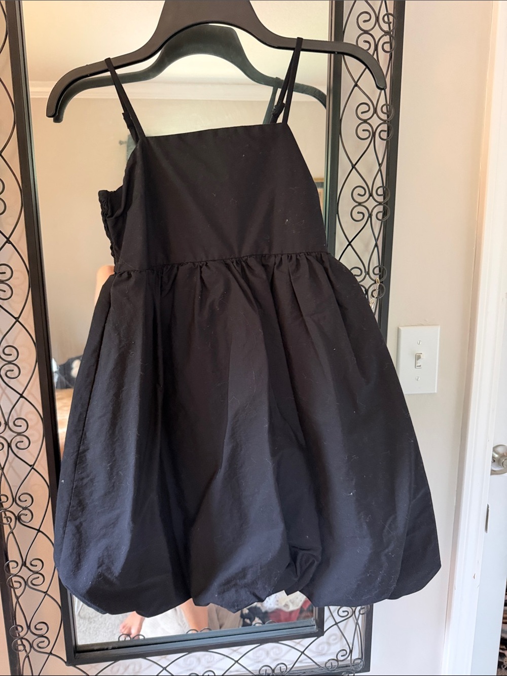 art class Black Spaghetti-Strap Bubble Dress